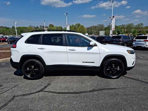 Used 2020 Jeep Cherokee Latitude Plus w/ Cold Weather Group image 7