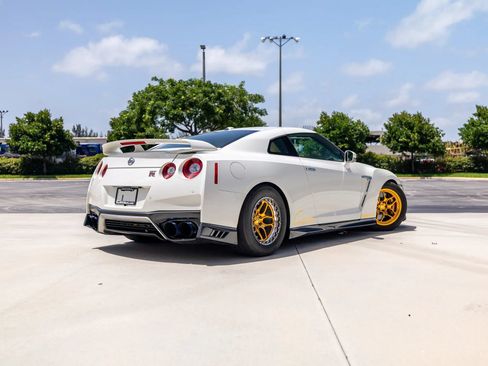 Used 2017 Nissan GT-R Premium w/ Premium Interior Package AWD/4WD image 65