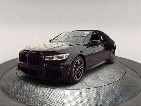Used 2021 BMW 740i xDrive w/ M Sport Package AWD/4WD image 3