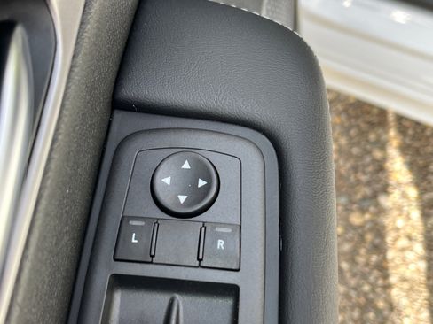 New 2026 Chrysler Pacifica Select image 50