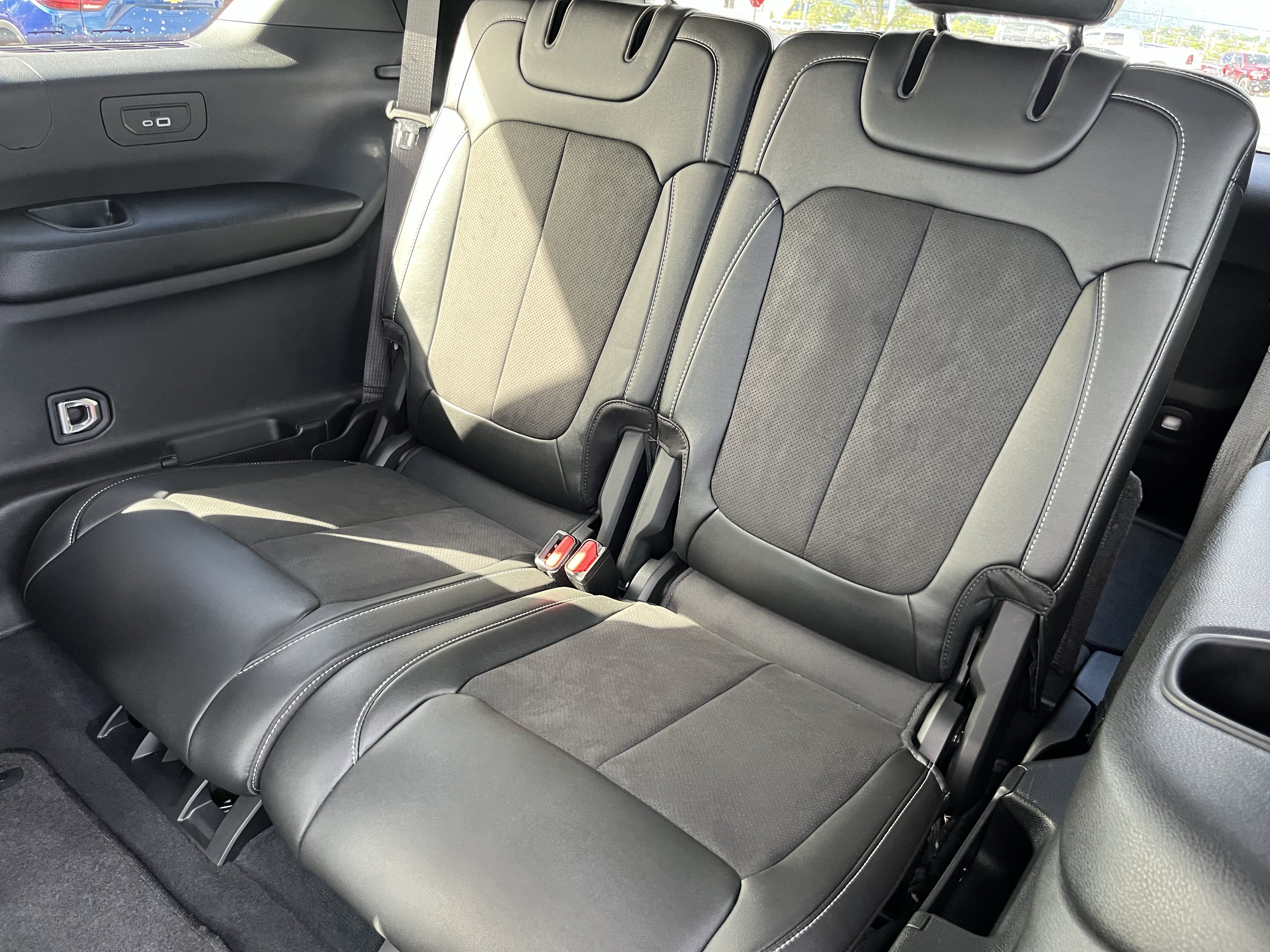 Used 2023 Jeep Grand Cherokee L Laredo AWD/4WD image 19