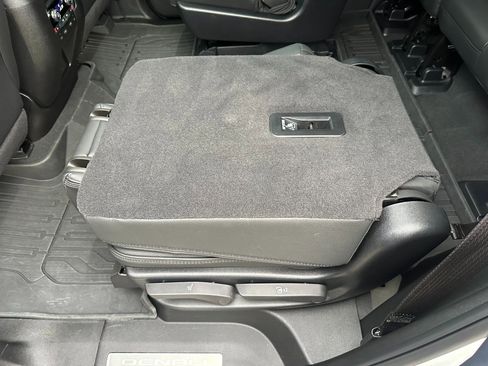 Used 2025 GMC Yukon Denali w/ Denali Reserve Package image 23