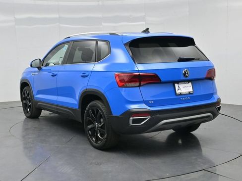 Used 2023 Volkswagen Taos SE w/ Panoramic Sunroof Package FWD image 5