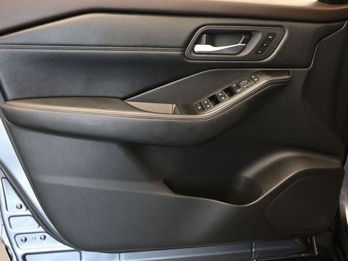 Used 2023 Nissan Rogue SL w/ SL Premium Package image 24