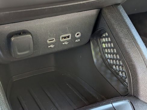Used 2023 Chevrolet TrailBlazer LT FWD image 9