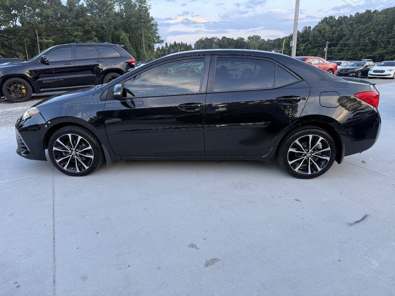 Used 2018 Toyota Corolla SE FWD image 4