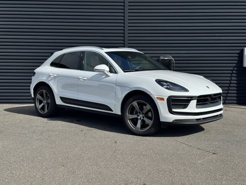 Used 2023 Porsche Macan AWD/4WD image 9