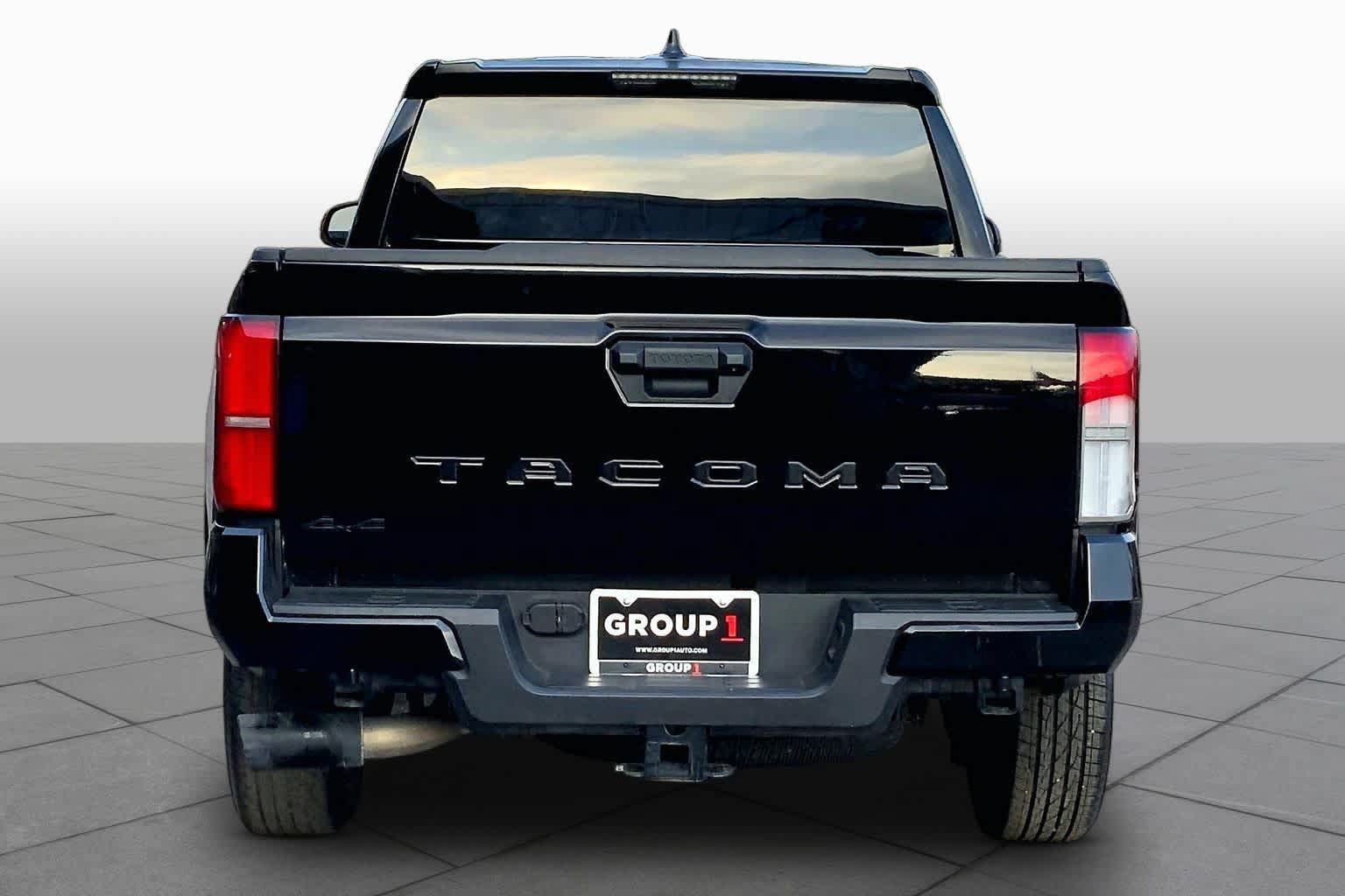 Used 2025 Toyota Tacoma SR5 AWD/4WD image 5