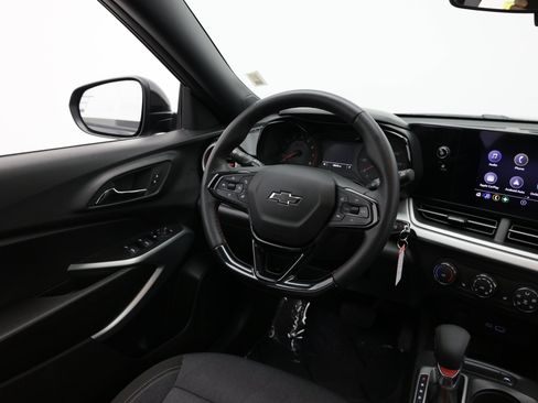 Used 2025 Chevrolet Trax RS w/ Sunroof Package FWD image 30