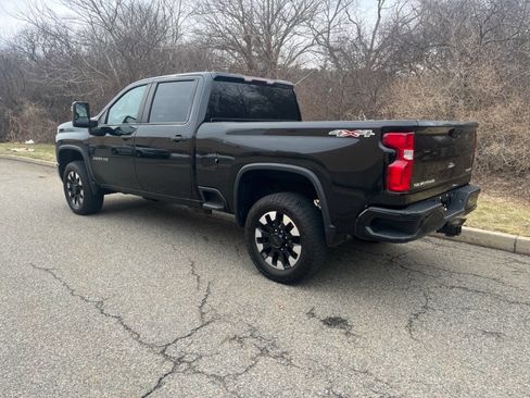 Used 2020 Chevrolet Silverado 2500 Custom w/ Custom Value Package image 3
