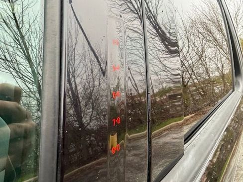 Used 2016 Ford Explorer XLT w/ Equipment Group 202A image 10