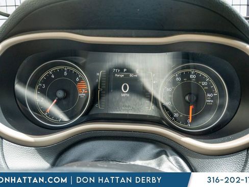 Used 2018 Jeep Cherokee Latitude w/ Altitude Package FWD image 6