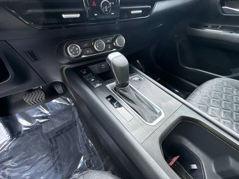 Used 2025 Nissan Kicks SV FWD image 29