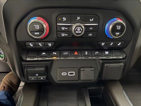 Used 2022 GMC Sierra 1500 SLT w/ SLT Premium Plus Package AWD/4WD image 20