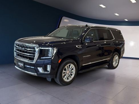Used 2024 GMC Yukon SLT w/ SLT Luxury Package AWD/4WD image 3