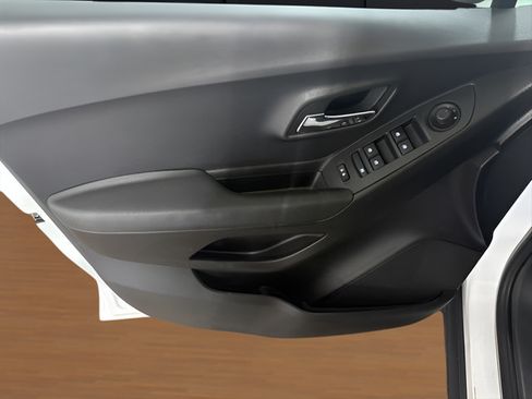 Used 2019 Chevrolet Trax LS w/ Tint and Cruise Package FWD image 10