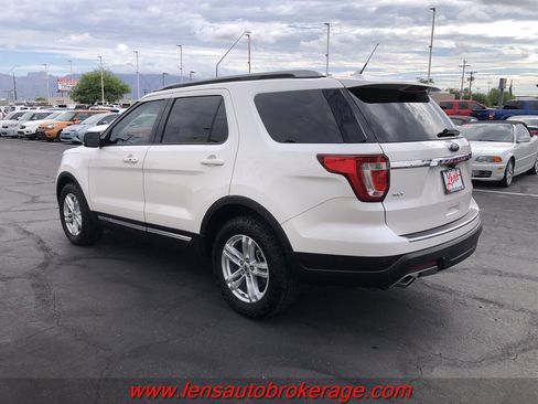Used 2018 Ford Explorer XLT w/ Equipment Group 202A FWD image 6