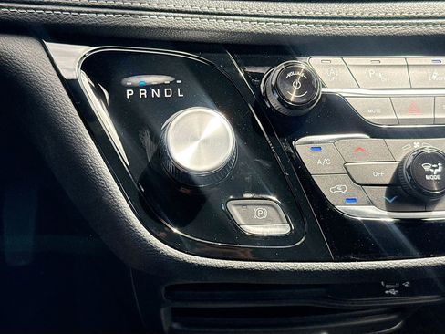 New 2026 Chrysler Pacifica Select image 16