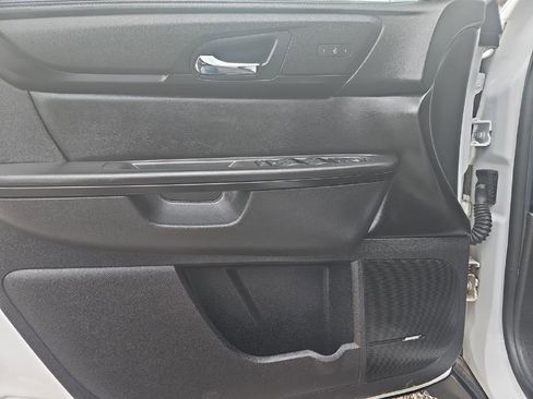 Used 2016 Chevrolet Traverse LT image 12
