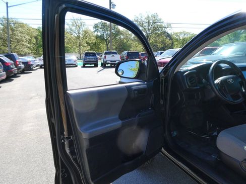 Used 2016 Toyota Tacoma SR image 11