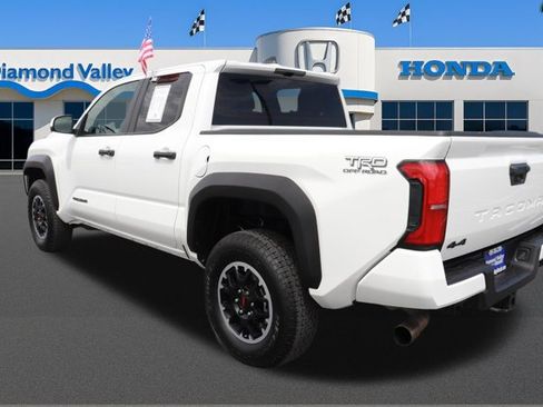 Used 2025 Toyota Tacoma TRD Off-Road AWD/4WD image 4