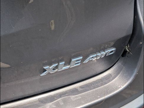 Used 2017 Toyota Highlander XLE AWD/4WD image 8