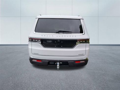 Used 2022 Jeep Grand Wagoneer Series II w/ Convenience Group III image 4