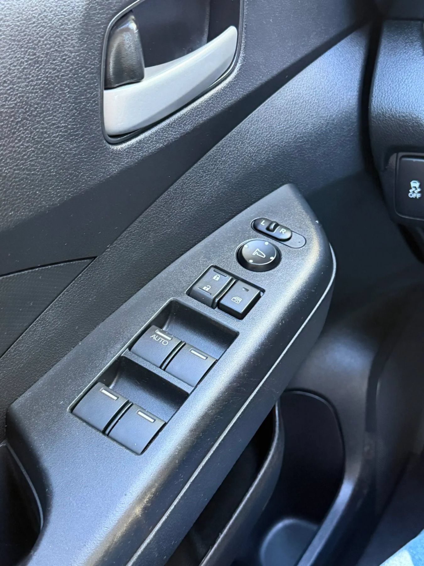Used 2016 Honda CR-V LX image 27