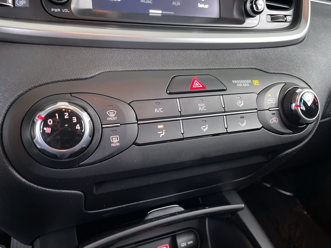 Used 2020 Kia Sorento LX AWD/4WD image 18