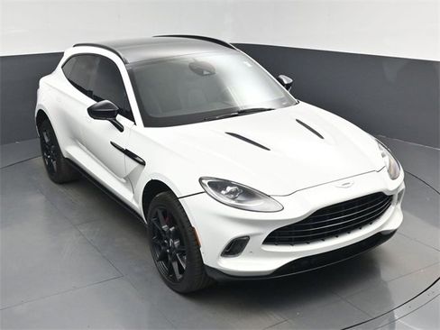 Used 2021 Aston Martin DBX image 32