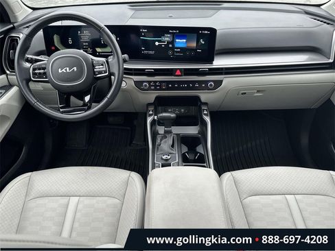 Certified 2024 Kia Sorento S w/ Panoramic Sunroof Package image 11