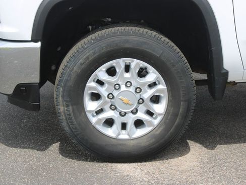 Used 2023 Chevrolet Silverado 2500 LT AWD/4WD image 18