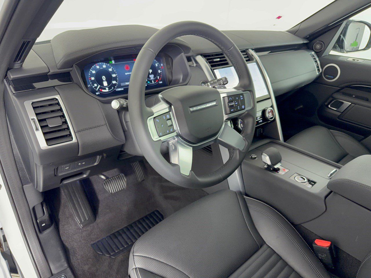 Used 2026 Land Rover Discovery S AWD/4WD image 4