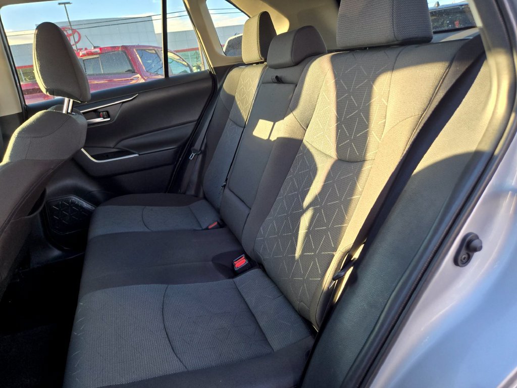 Used 2025 Toyota RAV4 XLE FWD image 10