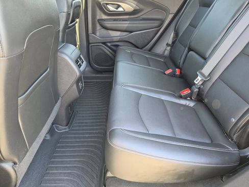 Used 2024 GMC Terrain SLT FWD image 12