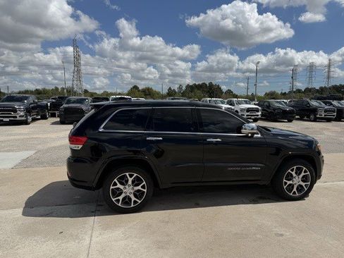 Used 2020 Jeep Grand Cherokee Overland image 3