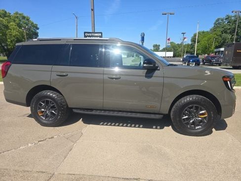 Used 2025 Ford Expedition Tremor AWD/4WD image 23