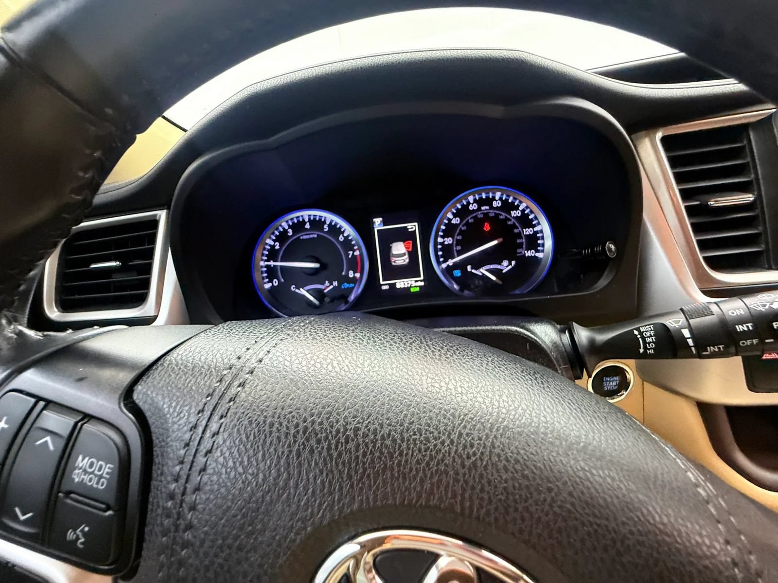 Used 2019 Toyota Highlander XLE AWD/4WD image 18