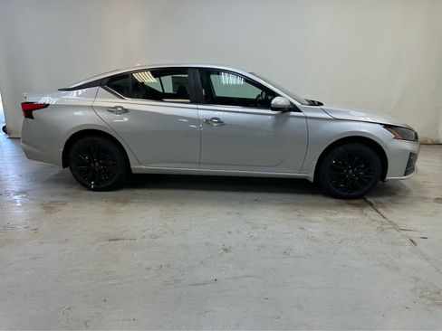 New 2025 Nissan Altima 2.5 SV image 9