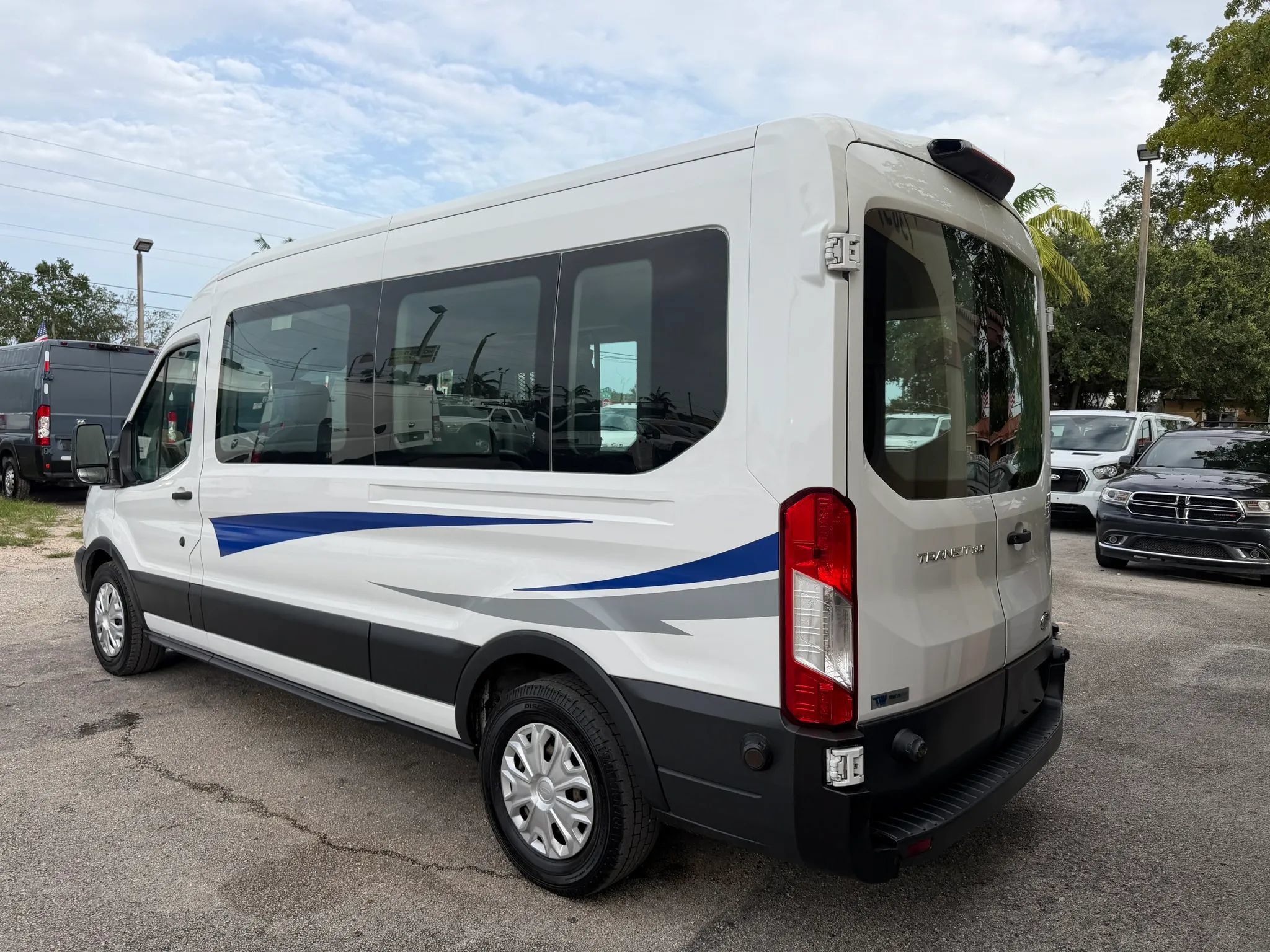 Used 2018 Ford Transit 350 XL RWD image 4