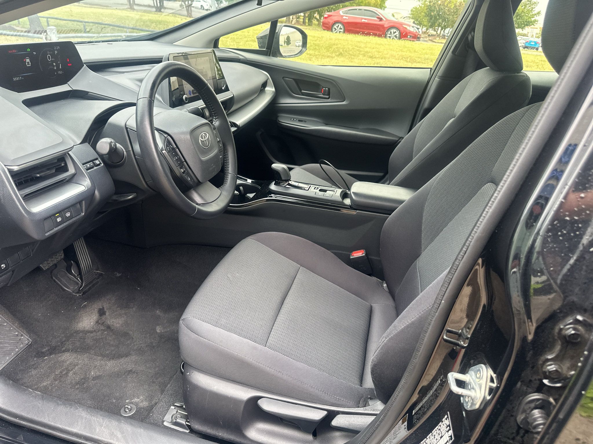 Used 2025 Toyota Prius LE FWD image 16