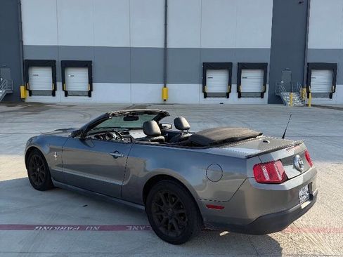 Used 2010 Ford Mustang Premium image 4