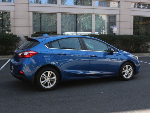 Used 2018 Chevrolet Cruze LT w/ Convenience Package image 7