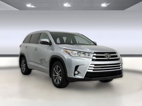 Used 2017 Toyota Highlander XLE AWD/4WD image 7