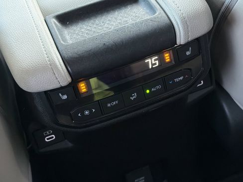 Used 2024 Toyota Grand Highlander Limited image 17