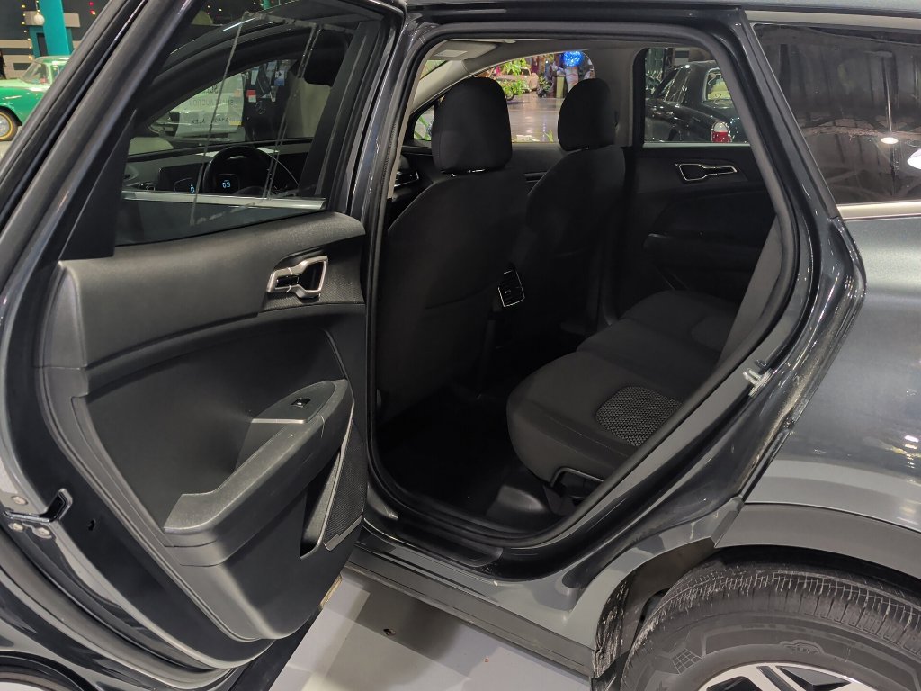 Used 2023 Kia Sportage LX AWD/4WD image 16