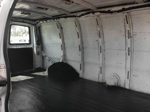 Used 2017 Chevrolet Express 2500 Extended image 14