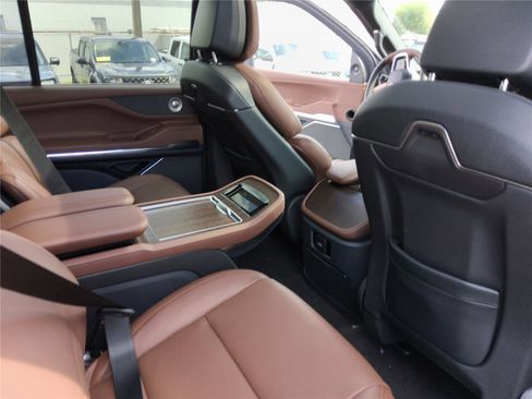 New 2026 Lincoln Navigator L Reserve AWD/4WD image 23