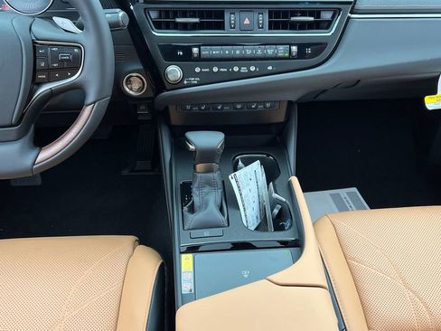 New 2025 Lexus ES 350 Ultra Luxury image 10