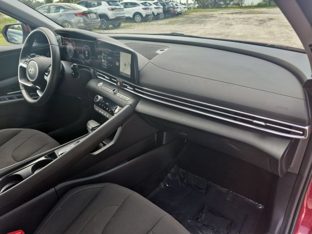 Used 2025 Hyundai Elantra SEL FWD image 32